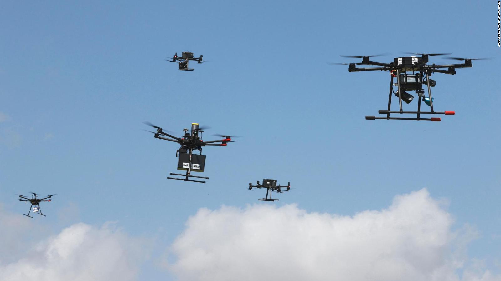 Drones de múltiples marcas en operación