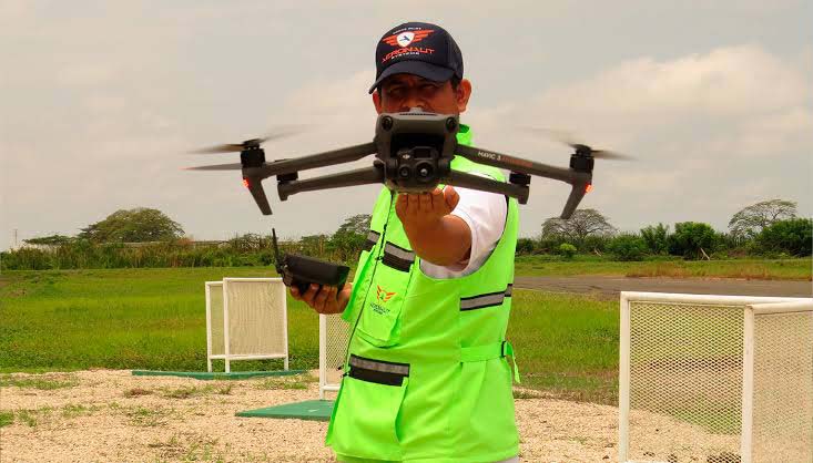 Instrucción de control de drone a agentes