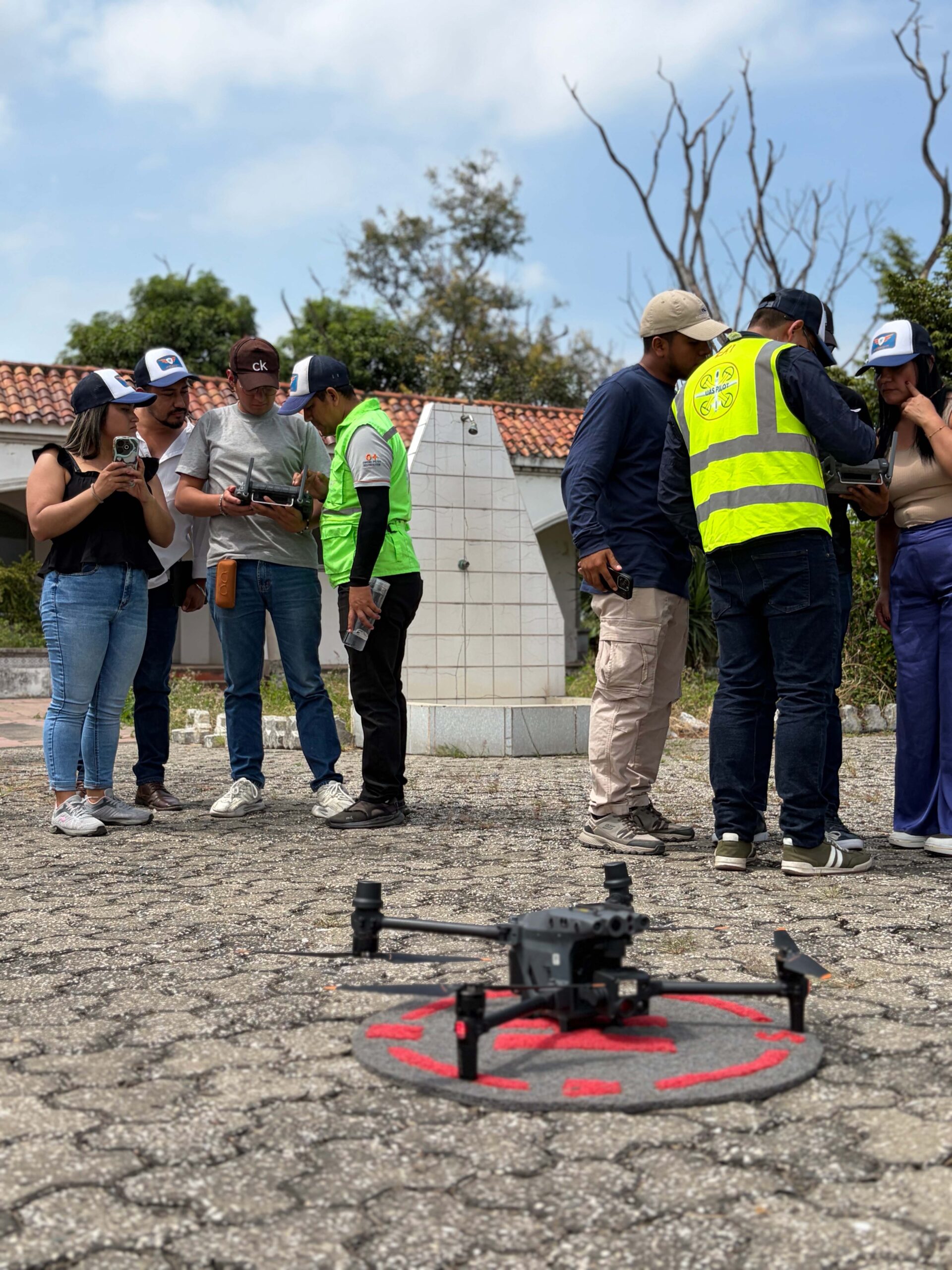 Clase teórica sobre partes de un drone